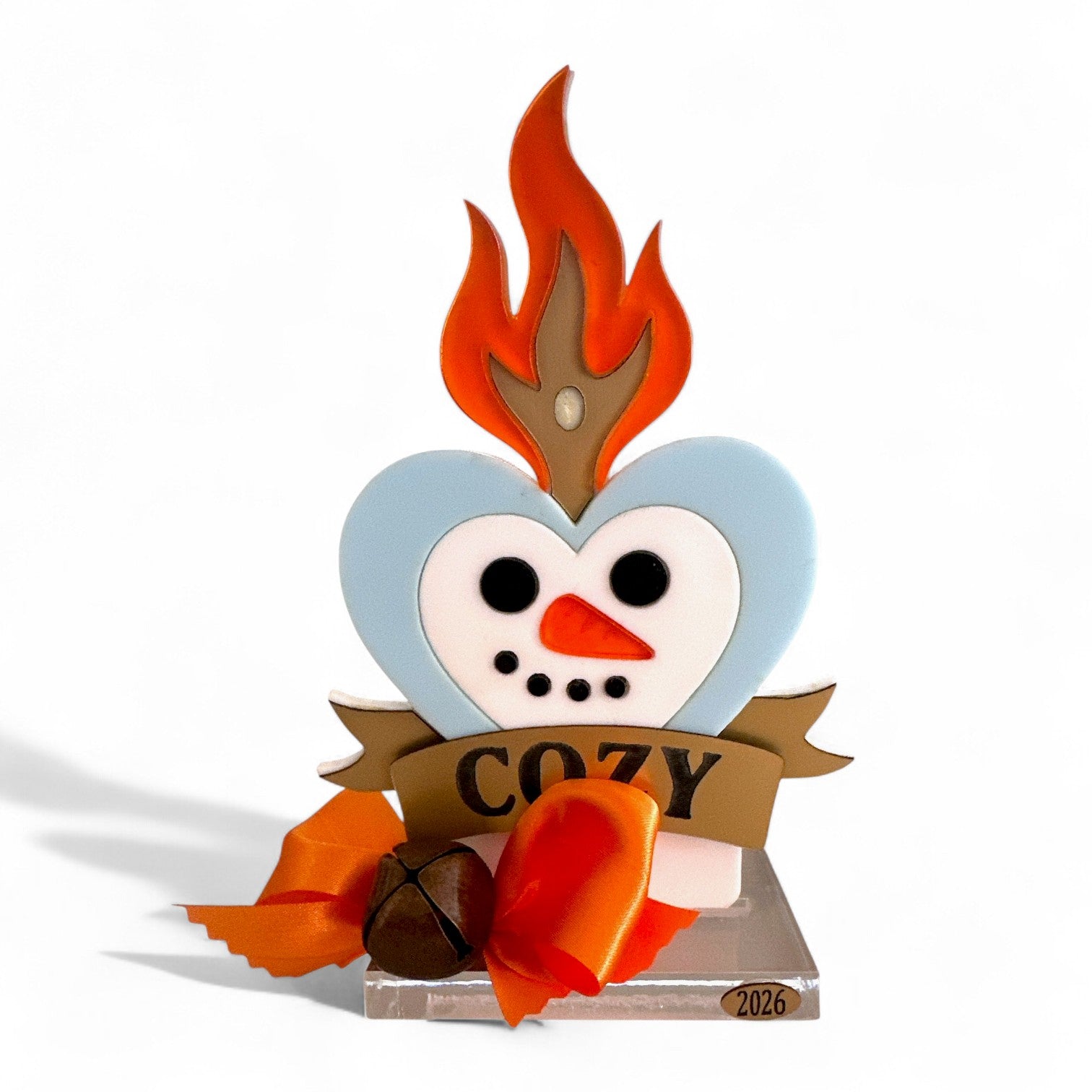 Γούρι 2026 επιτραπέζιο plexiglass χιονάνθρωπος με φιόγκο & banner Cozy – So Cute by Dimi
