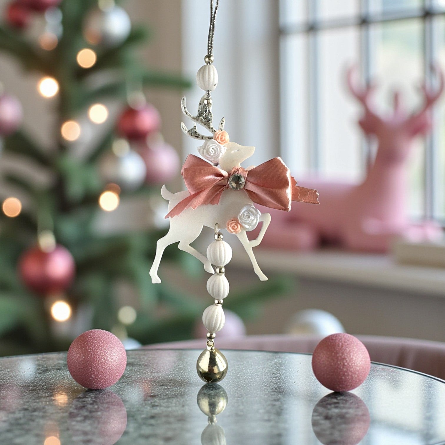 Fairytale Deer γούρι 2026, χειροποίητο κρεμαστό ελαφάκι plexiglass με φιόγκο, χάντρες, στρας & λουλούδια – So Cute by Dimi