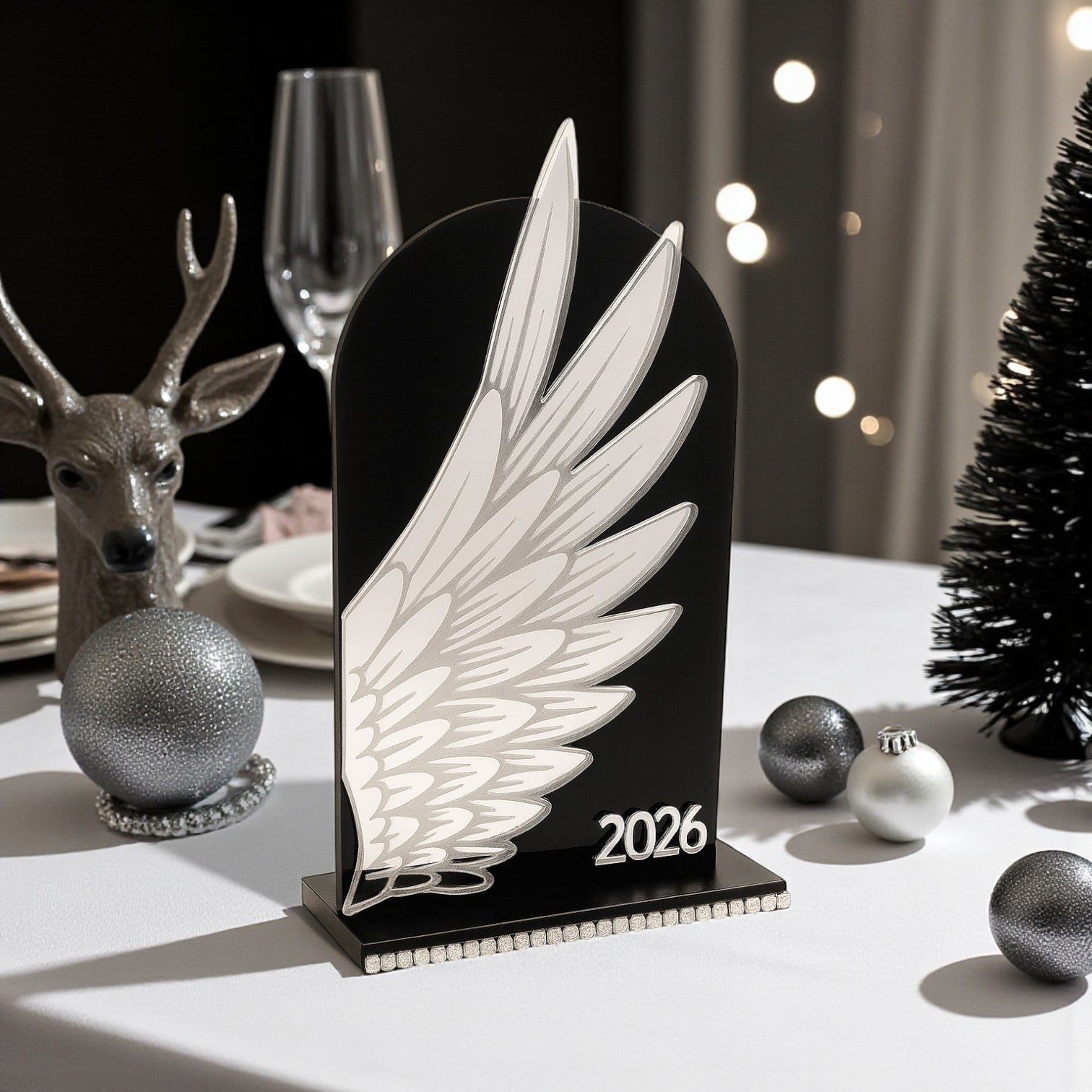 Γούρι Angel Wing 2026, επιτραπέζιο χειροποίητο με φτερό αγγέλου από plexiglass καθρέφτη σε ξύλινη βάση με στρας – πολυτελές διακοσμητικό So Cute by DImi