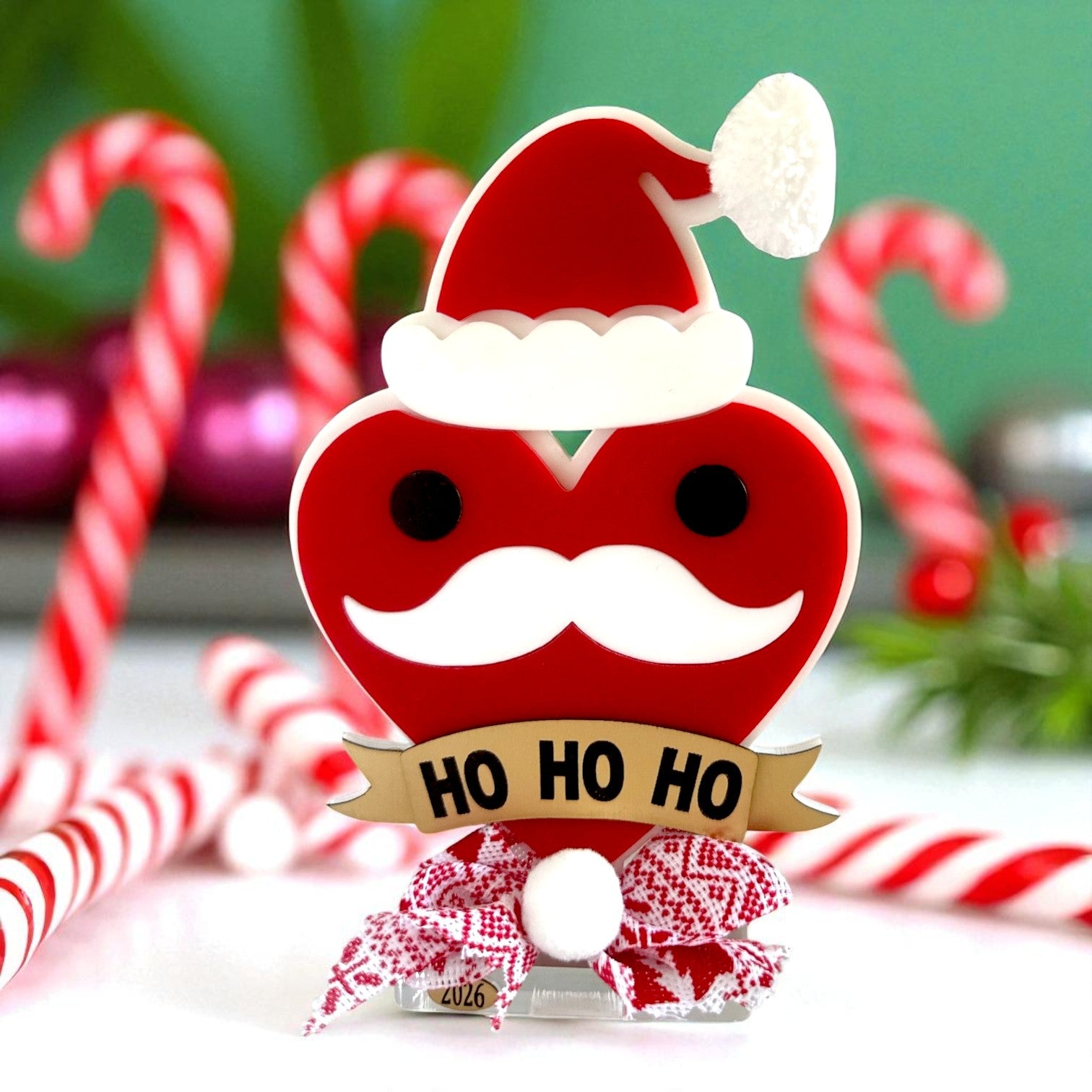 Επιτραπέζιο γούρι Christmas Pop Ho Ho Ho από plexiglass σε σχήμα καρδιάς με σκούφο Άι Βασίλη – So Cute by Dimi