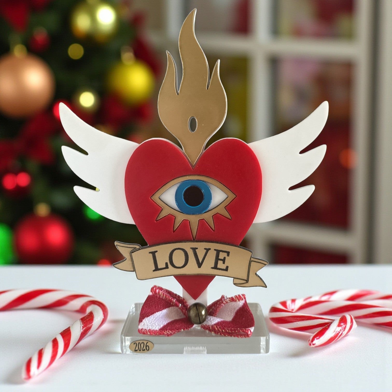 Επιτραπέζιο γούρι Christmas Pop Love Heart από plexiglass με μάτι, φλόγα, φτερά & banner LOVE – So Cute by Dimi