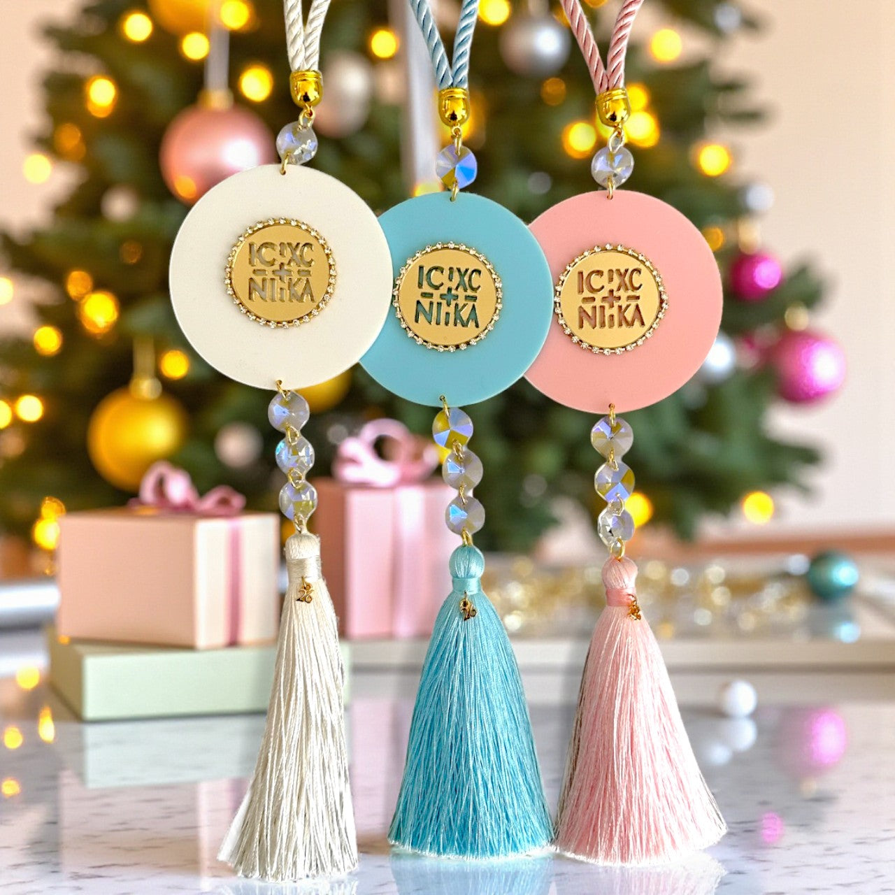 Χειροποίητο γούρι 2026 Elegant Κωνσταντινάτο με πλεξιγκλάς καθρέφτη, στρας, κρύσταλλα και φούντα