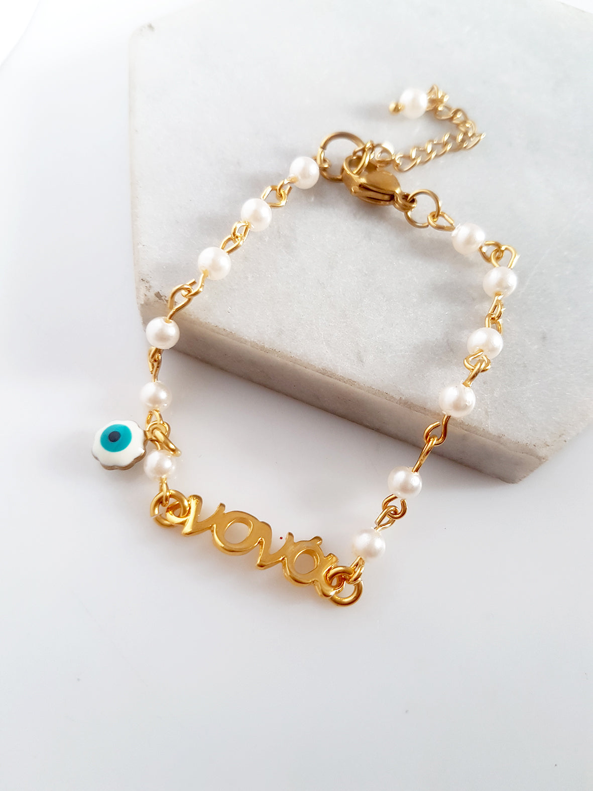 Χειροποίητο βραχιόλι ροζάριο με πέρλες, ταυτότητα “Μαμά”, “Νονά” ή “Γιαγιά” και charm μάτι – So Cute by Dimi