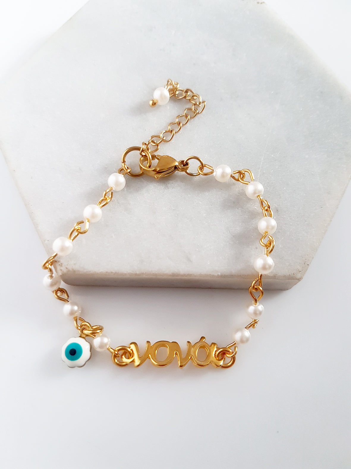 Χειροποίητο βραχιόλι ροζάριο με πέρλες, ταυτότητα “Μαμά”, “Νονά” ή “Γιαγιά” και charm μάτι – So Cute by Dimi