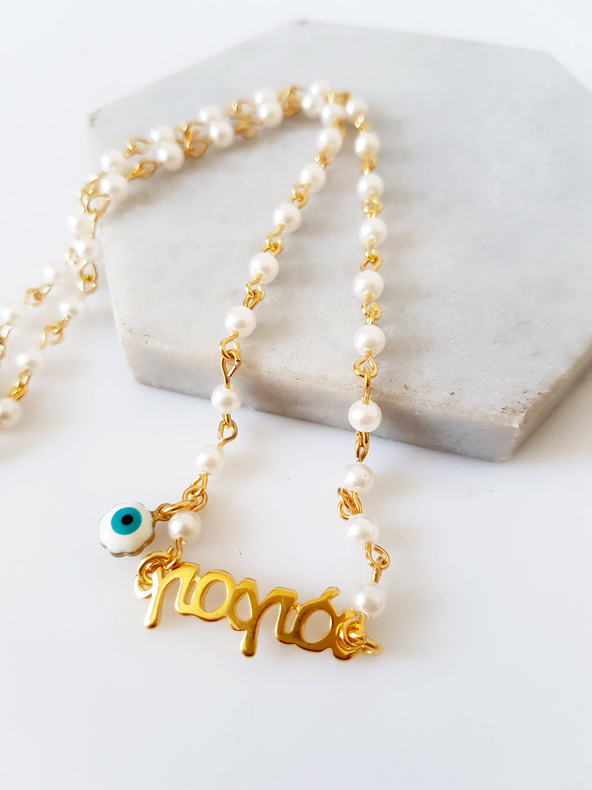 Χειροποίητο κολιέ με πέρλες, ταυτότητα “Γιαγιά” και ματάκι – So Cute by Dimi