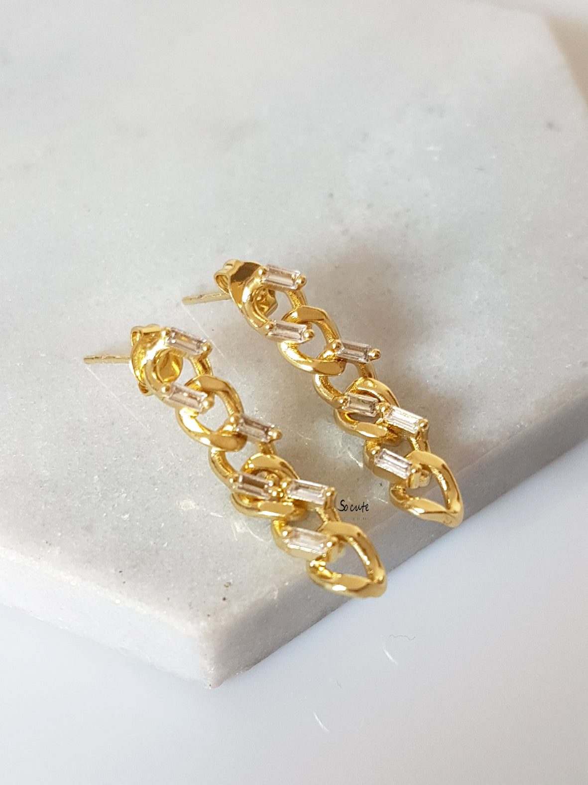 Chain Luxe Earrings – Σκουλαρίκια επίχρυσα με αλυσίδα και ζιργκόν – So Cute by Dimi