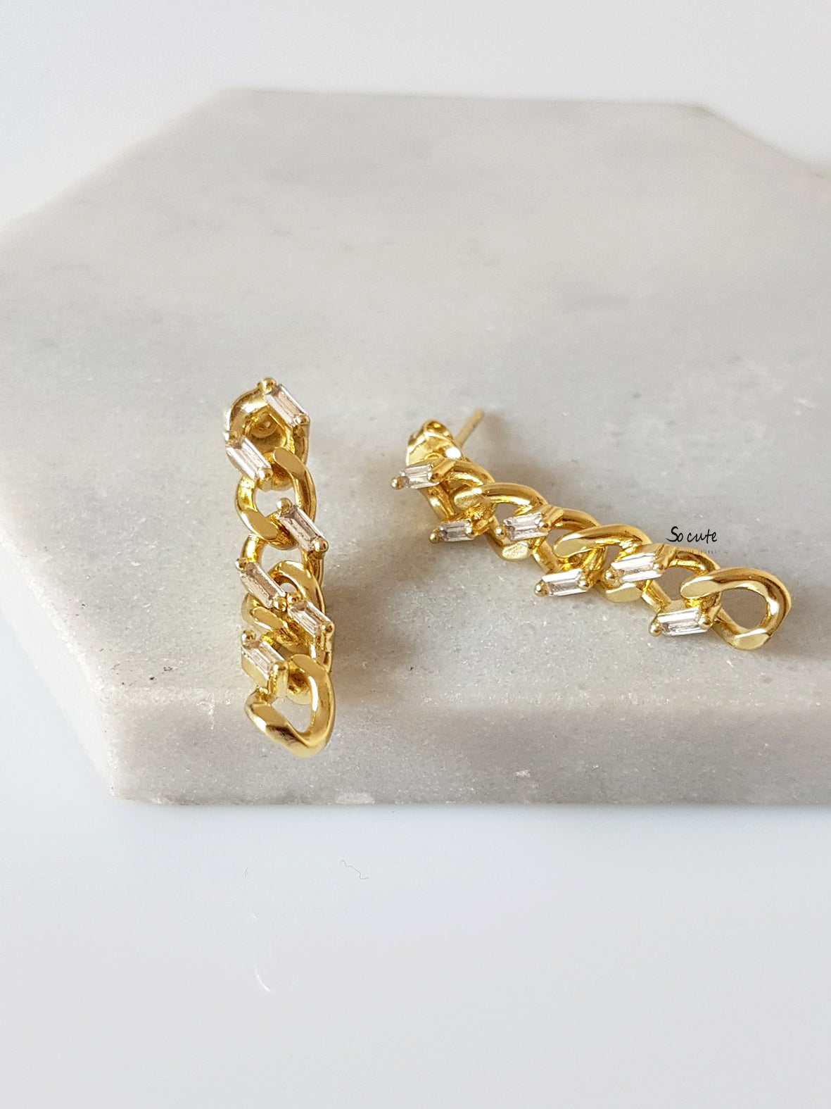 Chain Luxe Earrings – Σκουλαρίκια επίχρυσα με αλυσίδα και ζιργκόν – So Cute by Dimi