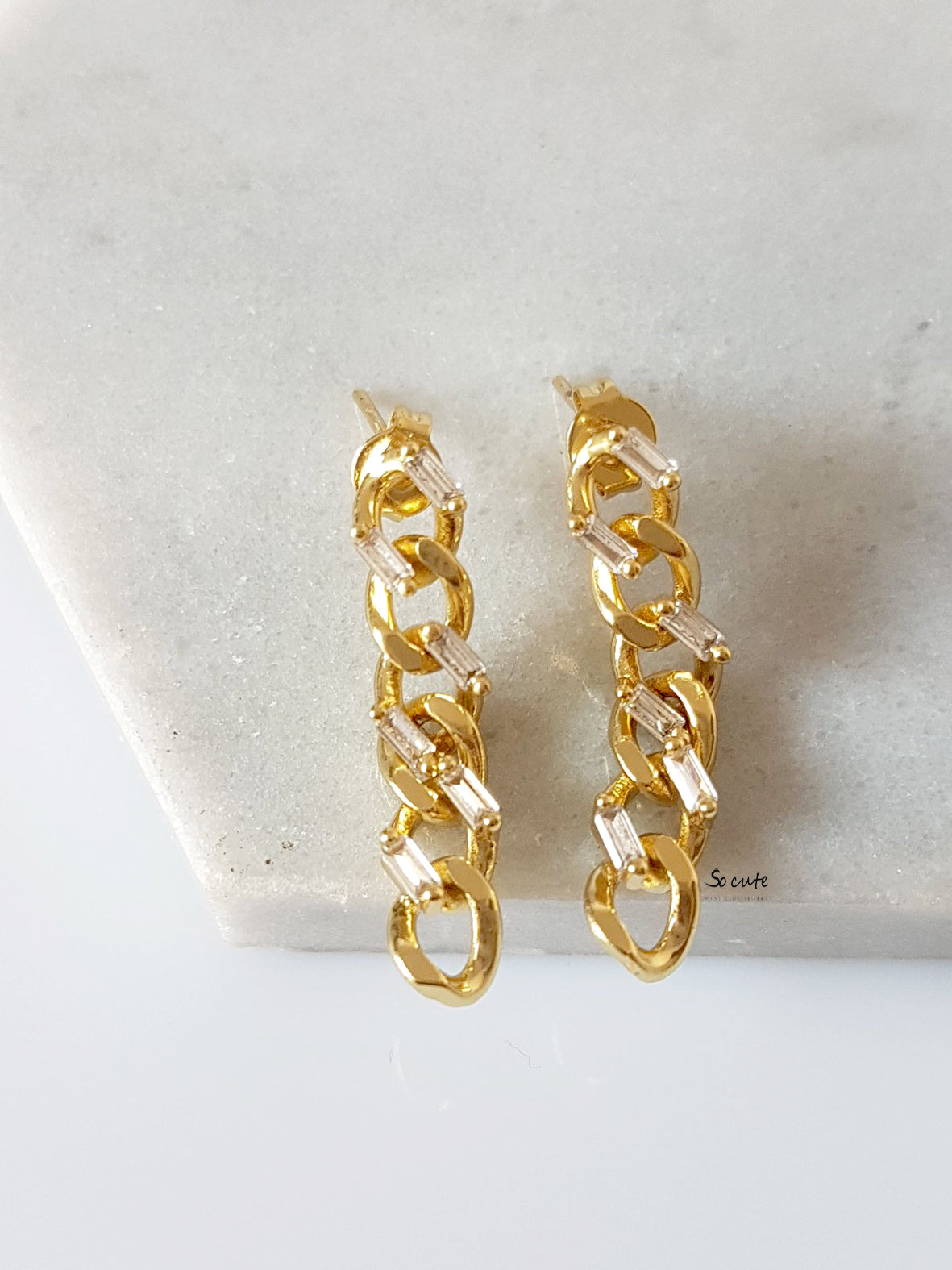 Chain Luxe Earrings – Σκουλαρίκια επίχρυσα με αλυσίδα και ζιργκόν – So Cute by Dimi
