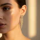 Ατσάλινα glam κρεμαστά σκουλαρίκια με strass σε χρυσό φορεμένα σε μοντέλα – So Cute by Dimi