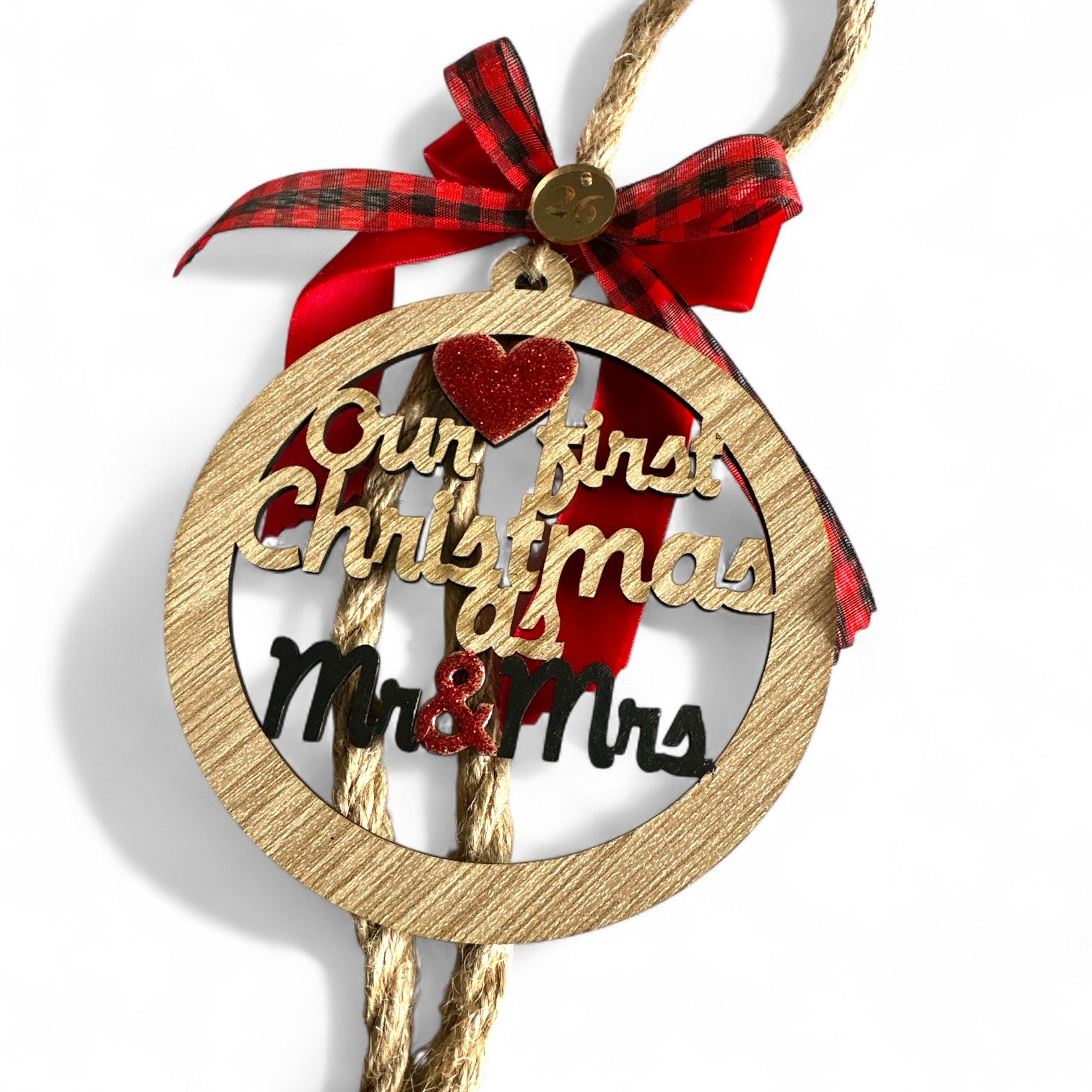 Χειροποίητο ξύλινο γούρι Our First Christmas as Mr & Mrs με κορδέλες glitter και σατέν – So Cute by Dimi
