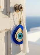 Χειροποίητο κρεμαστό γούρι μάτι σταγόνα από πλεξιγκλάς με ατσάλινη αλυσίδα και μακριά φούντα – So Cute by Dimi.