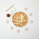 Ξύλινο κρεμαστό κάδρο μπάσκετ 25cm με laser-cut παίκτη και φυσικό ξύλο – So Cute by Dimi