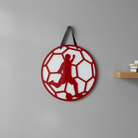 Κρεμαστό καδράκι ποδοσφαίρου από πλεξιγκλάς, διάμετρος 25 εκ., με φιγούρα ποδοσφαιριστή σε λευκή βάση.
