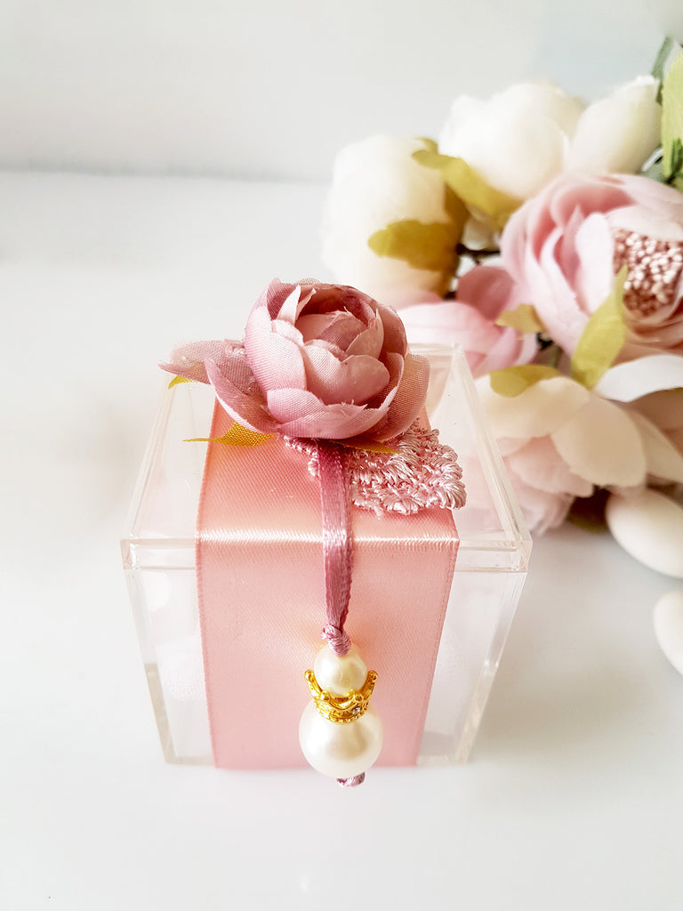 Mπομπονιέρα γάμου πλεξιγκλάς κουτάκι με λουλούδι και πέρλες - So Cute by Dimi