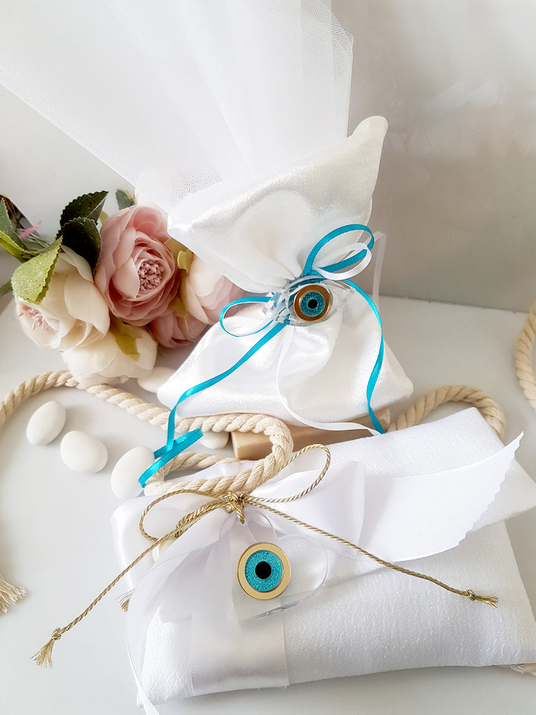 Μπομπονιέρα γάμου σατέν πουγκί με επιτραπέζιο μίνι μάτι - So Cute by Dimi