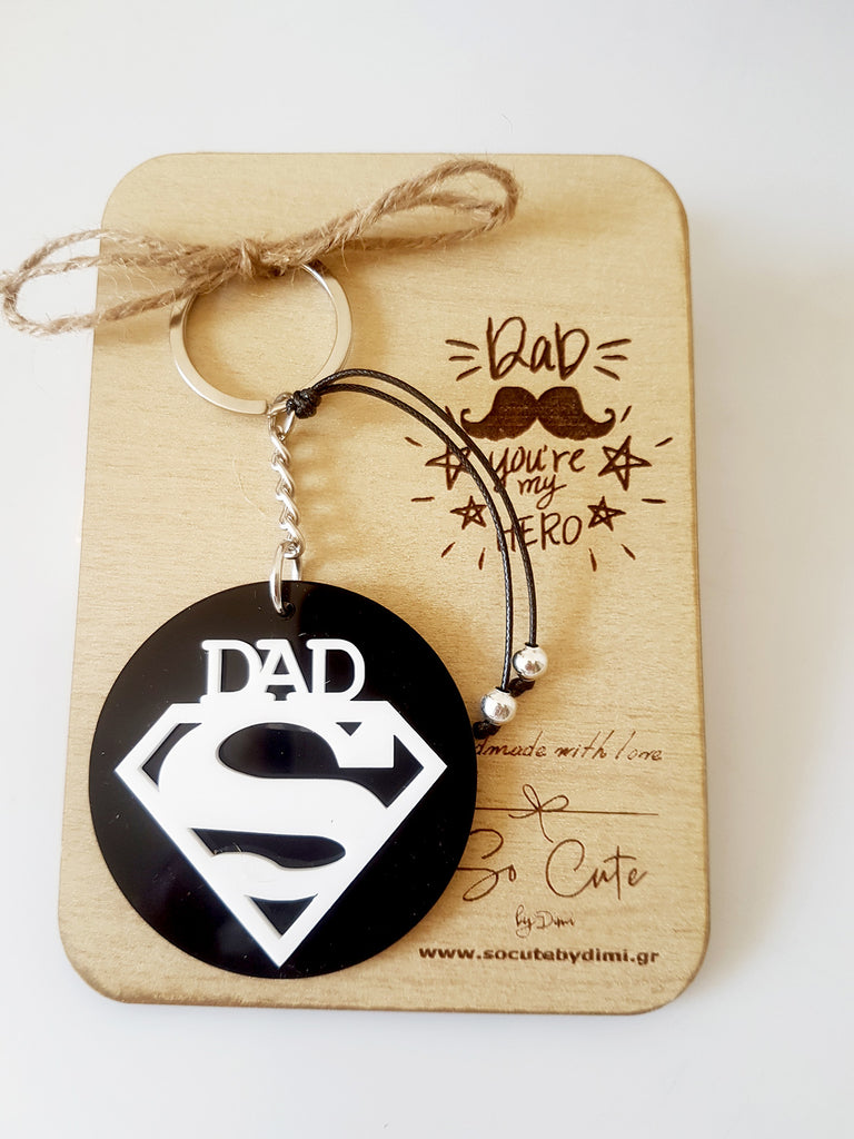 Μπρελόκ Hero Dad με ξύλινη πλάτη δώρου - So Cute by Dimi