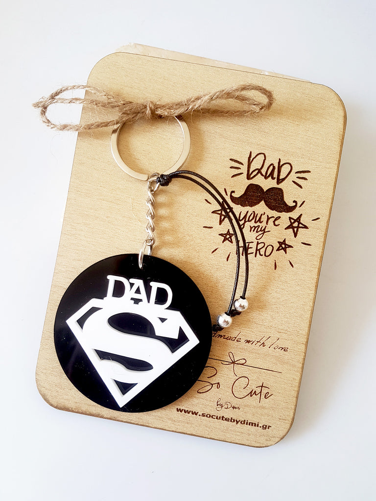 Μπρελόκ Hero Dad με ξύλινη πλάτη δώρου - So Cute by Dimi