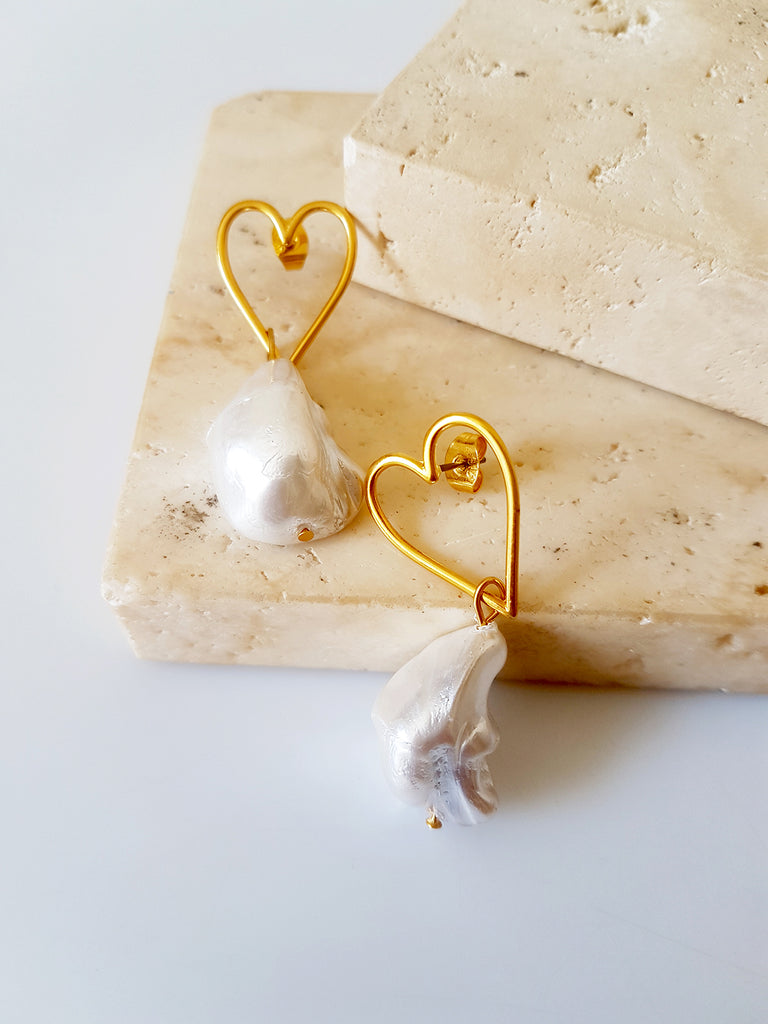 Σκουλαρίκια καρδιά με πέτρα πέρλας - So Cute by Dimi