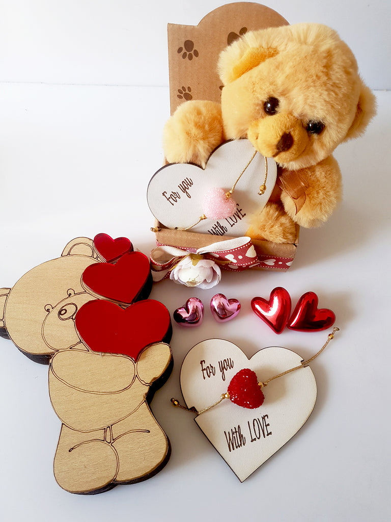 Ξύλινο επιτραπέζιο γούρι αρκουδάκι με καρδιές - So Cute by Dimi