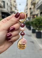 Μπρελόκ με ξύλινο οβάλ στοιχείο “έχω την καλύτερη αδελφή”, κεραμικές χάντρες & τριανταφυλλάκι – So Cute by Dimi