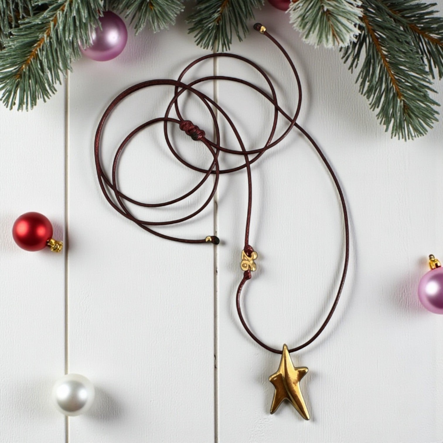 Κολιέ γούρι 2026 με αστέρι από ζαμάκ και κορδόνι αυξομείωσης – So Cute by Dimi