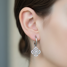 Ατσάλινα σκουλαρίκια τετράφυλλο με ζιργκόν σε ασημί – So Cute by Dimi