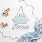 Χειροποίητο κάδρο Prince με γαλάζια κορώνα και γκρι lettering από ξύλο και plexiglass