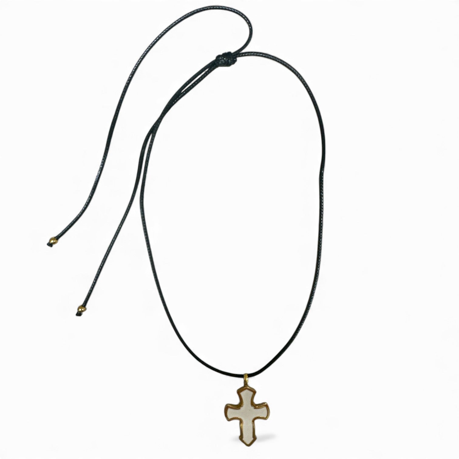 Κολιέ με μαύρο κορδόνι και μοτίφ σταυρό σε λευκό με χρυσό περίγραμμα – So Cute by Dimi