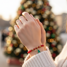 Χριστουγεννιάτικο χειροποίητο βραχιόλι με χάντρες και κρεμαστό δέντρο σμάλτο, So Cute by Dimi.