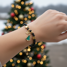 Χριστουγεννιάτικο χειροποίητο βραχιόλι με χάντρες και κρεμαστό δέντρο σμάλτο, So Cute by Dimi.