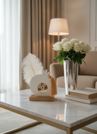 Χειροποίητο επιτραπέζιο γούρι ρόδι από plexiglass με χρυσό mirror μάτι, φτερό και φούντα με στρας, σε ξύλινη βάση, διαστάσεων 17×13 cm