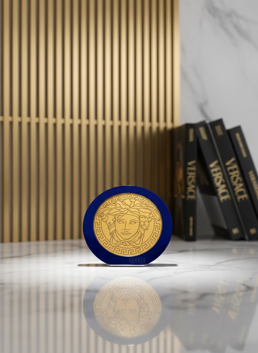 Γούρι μέδουσα από πλεξιγκλάς καθρέφτη σε στρογγυλό σχήμα, χειροποίητο, διάμετρος 12,5 εκ.