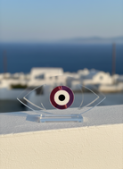 Επιτραπέζιο γούρι μάτι από διάφανο plexiglass με χρωματιστό κεντρικό μάτι πάνω σε λευκό minimal φόντο – So Cute by Dimi