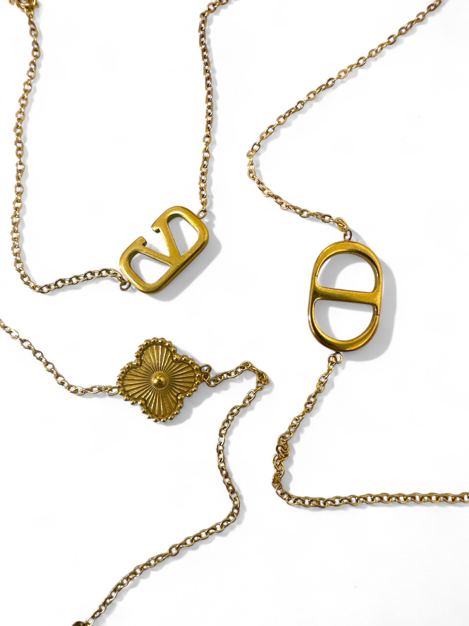 V LOGO BRACELET - So Cute by Dimi