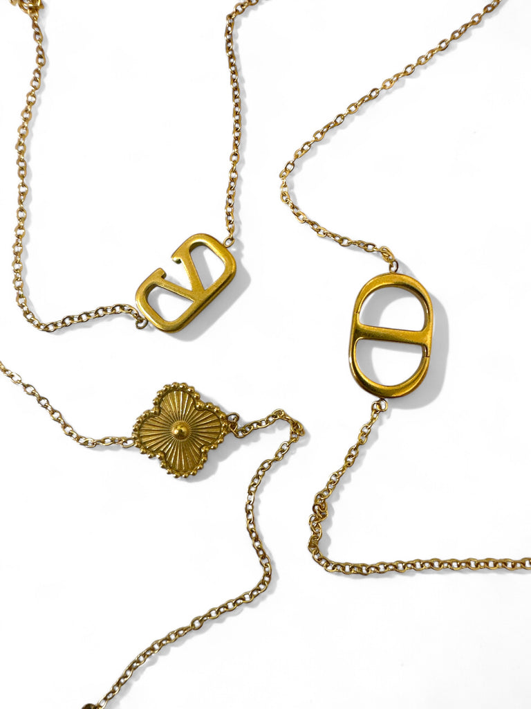 V LOGO BRACELET - So Cute by Dimi