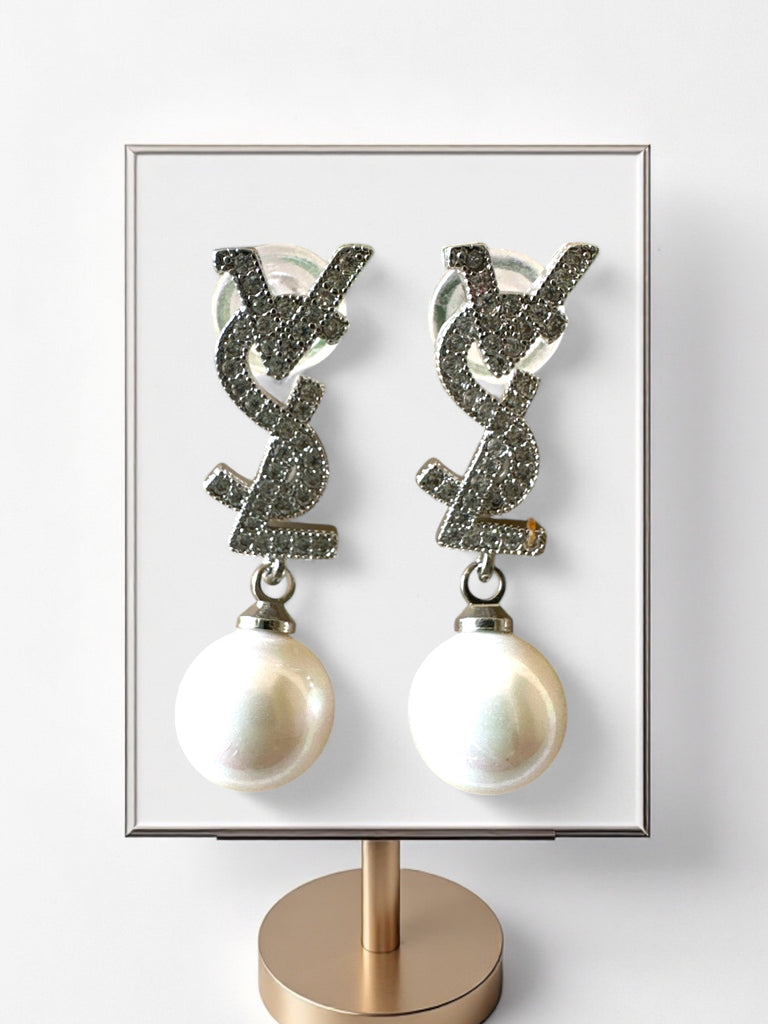 LETTER PEARL EARRINGS