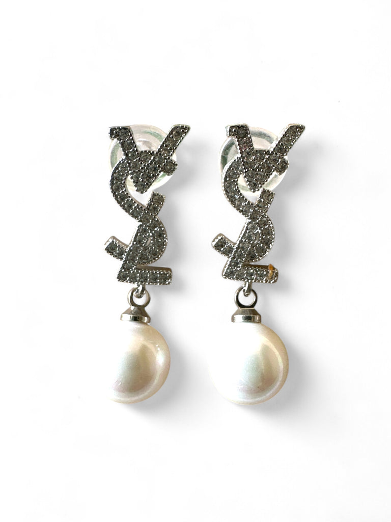 LETTER PEARL EARRINGS