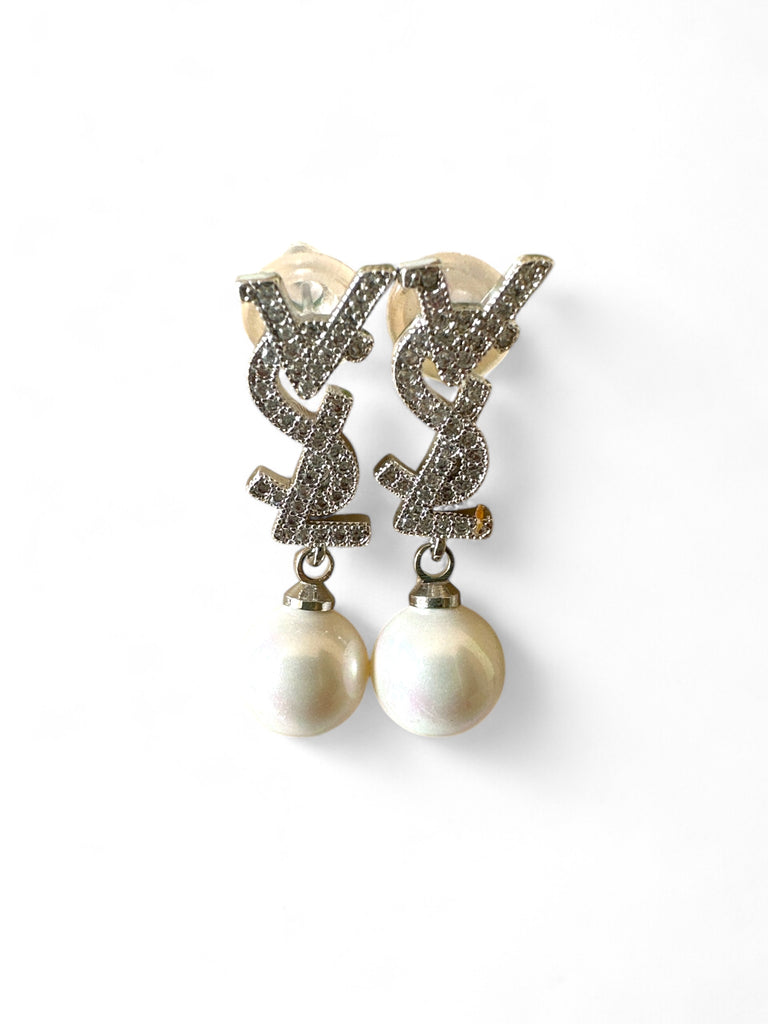 LETTER PEARL EARRINGS