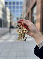 Χειροποίητο μπρελόκ από χρυσό καθρέφτη plexiglass με ξύλινα charms και φουντάκι — So Cute by Dimi