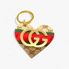 Ξύλινο χειροποίητο μπρελόκ καρδιά με χαραγμένα σύμβολα και χρυσά αρχικά GG – So Cute by Dimi