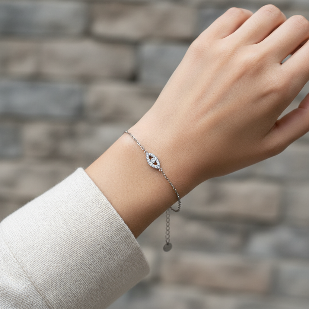 Βραχιόλι από ατσάλι με μάτι και λευκά ζιργκόν σε ασημί – So Cute by Dimi