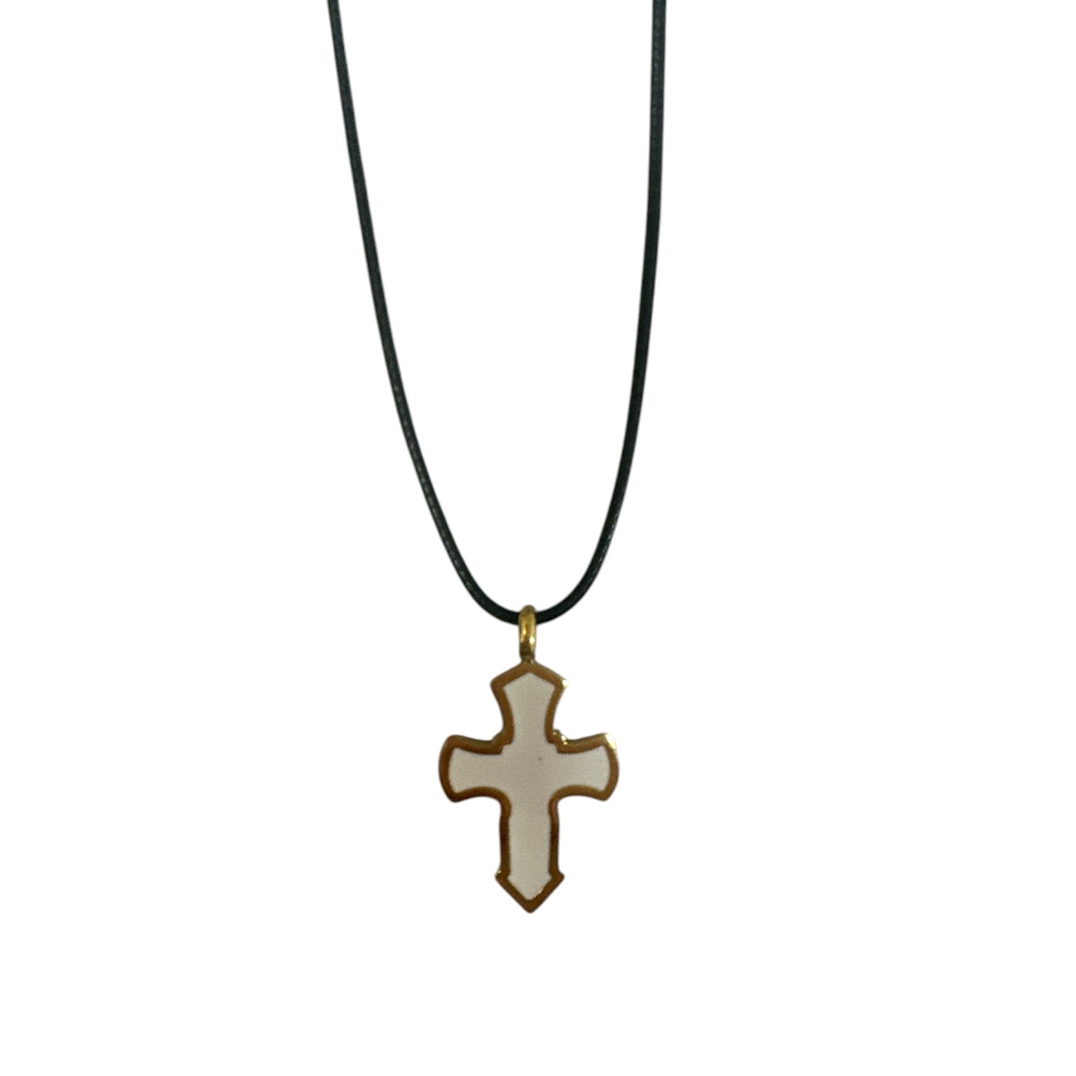 Κολιέ με μαύρο κορδόνι και μοτίφ σταυρό σε λευκό με χρυσό περίγραμμα – So Cute by Dimi