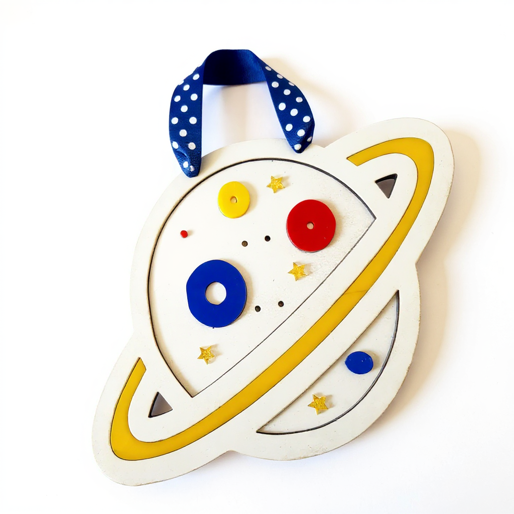 Handmade wooden planet wall frame 24×35 cm with colorful plexiglass details, space-themed kids decor – So Cute by Dimi.
