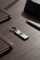 Premium ανδρικό μπρελόκ με μονόγραμμα, διπλό layer μαύρο plexi και ασημί matte mirror – So Cute by Dimi