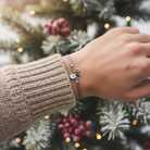 Ανδρικό βραχιόλι-γούρι 2026 με μάτι και κορδόνι σε τέσσερα χρώματα.