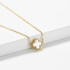 Ατσάλινο κολιέ So Cute by Dimi με χρυσή αλυσίδα και τετράφυλλο μοτίφ σε μαύρο ή λευκό φίλντισι