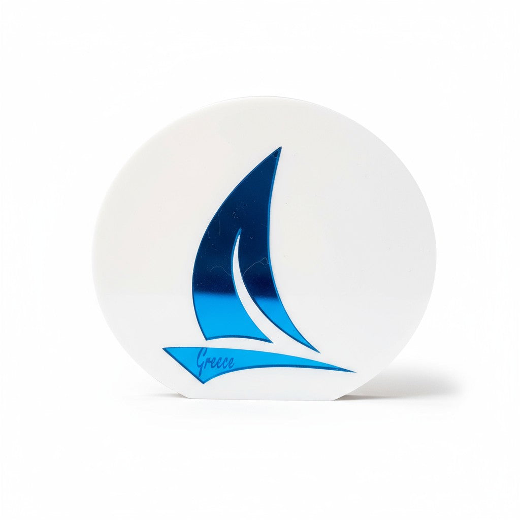 Χειροποίητο επιτραπέζιο γούρι Ιστιοφόρο από πλεξιγκλάς καθρέφτη με λέξη Greece, σε μπλε και λευκό, So Cute by Dimi.
