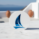 Χειροποίητο επιτραπέζιο γούρι Ιστιοφόρο από πλεξιγκλάς καθρέφτη με λέξη Greece, σε μπλε και λευκό, So Cute by Dimi.