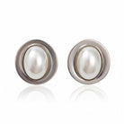 Ατσάλινα σκουλαρίκια stud με πέρλα και melted πλαίσιο σε ασημί.