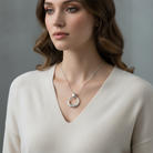 Ατσάλινο statement κολιέ με γλυπτό κυκλικό μοτίφ σε χρυσό και ασημί – Sculpted Circle Pendant So Cute by Dimi